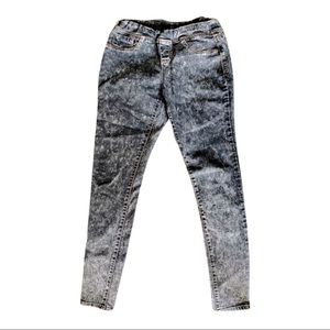 **5/$20** Tractor Black Stonewashed Skinny Jeans Size 7